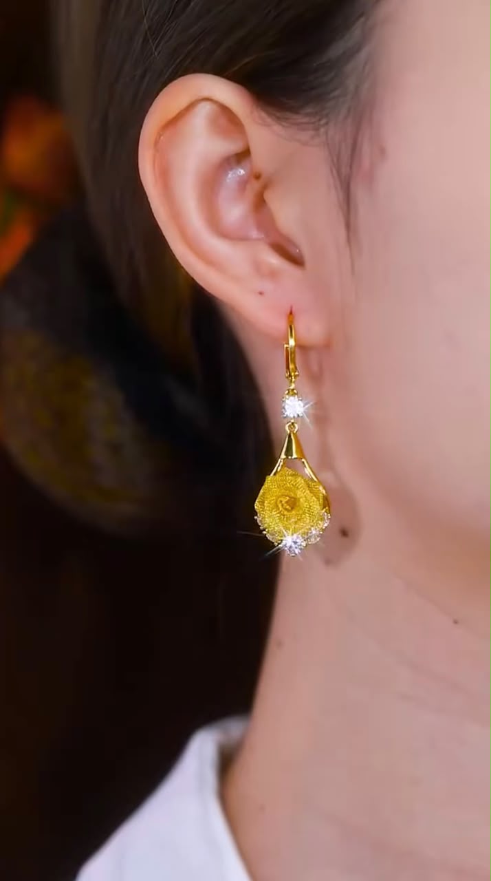 Golden flower zircone  Earrings(24K GOLD PLATED)